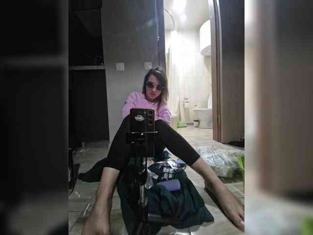 Kira183 webcam