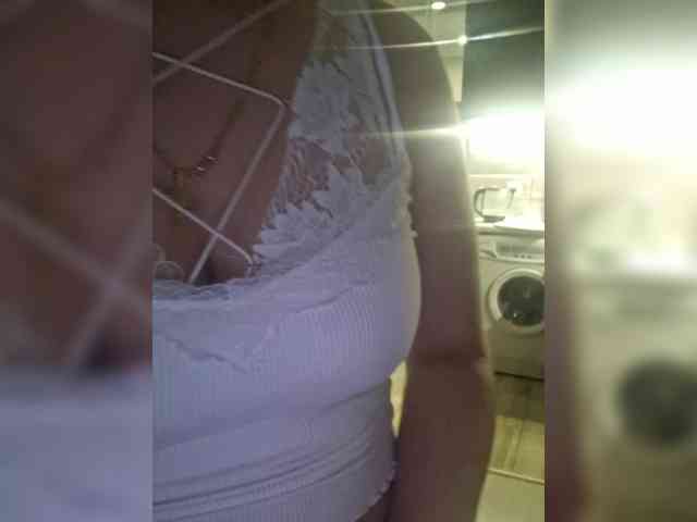 Kira183 webcam