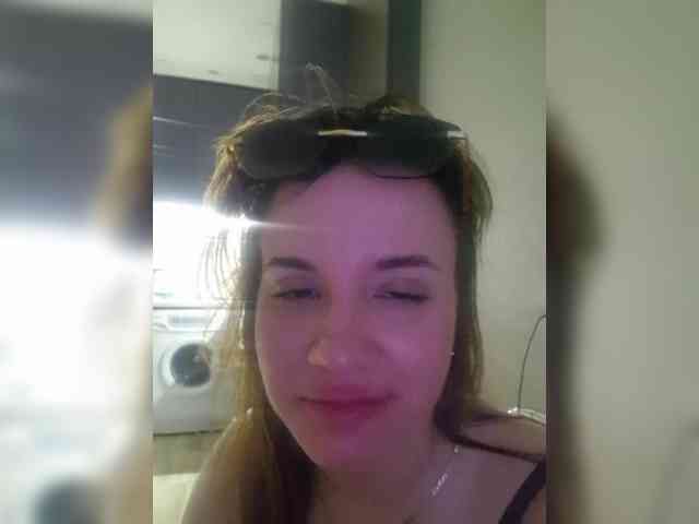 Kira183 webcam