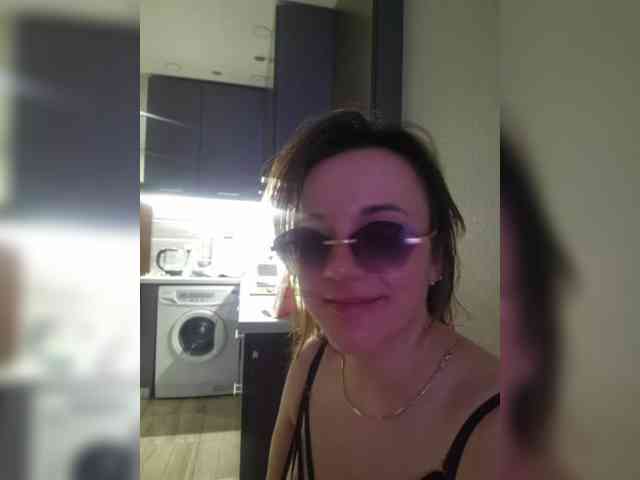 Kira183 webcam