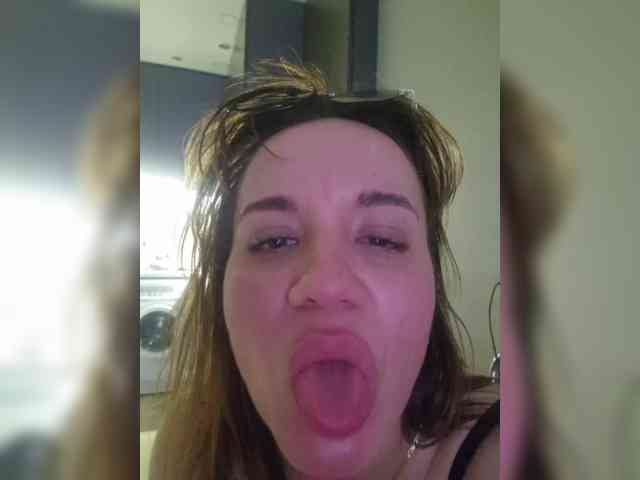 Kira183 webcam