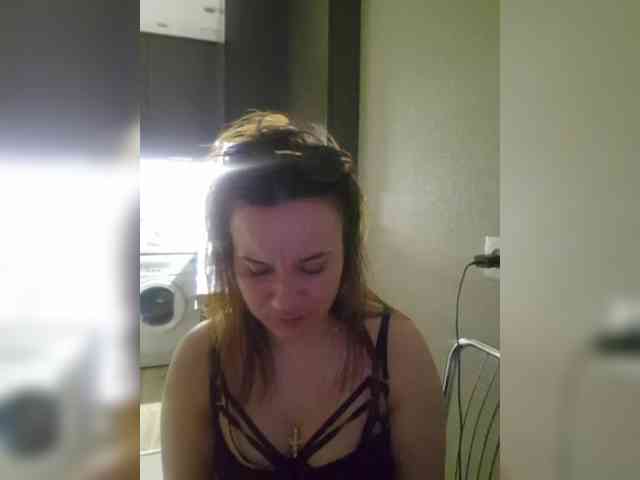 Kira183 webcam