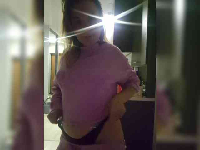 Kira183 webcam