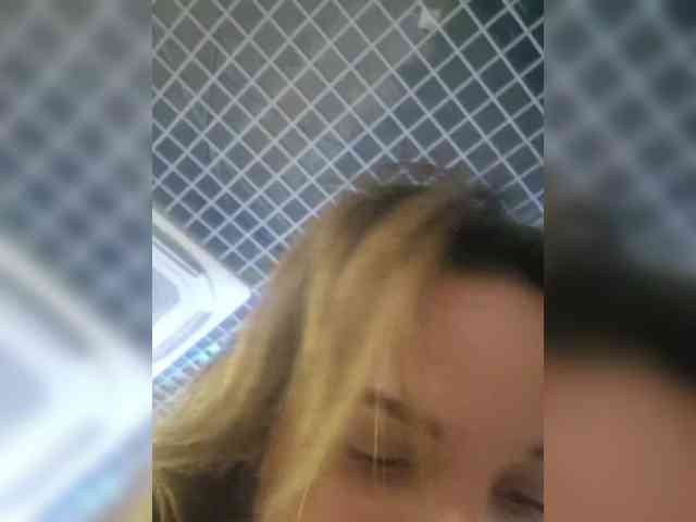Kira183 webcam