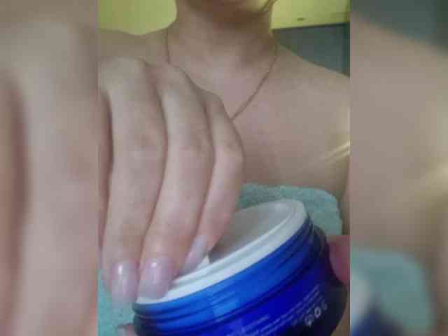 Kira183 webcam