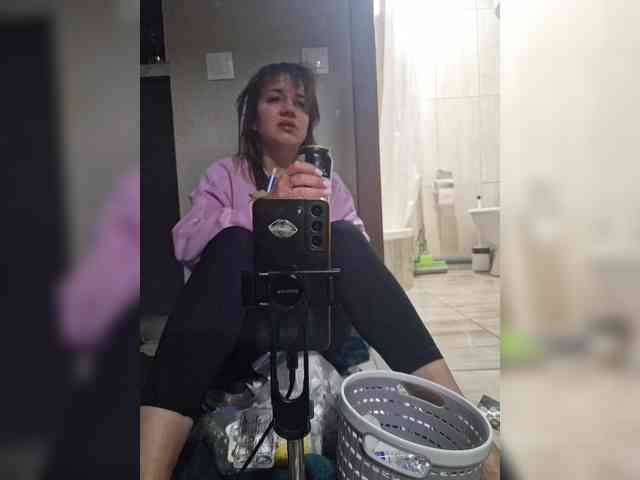 Kira183 webcam