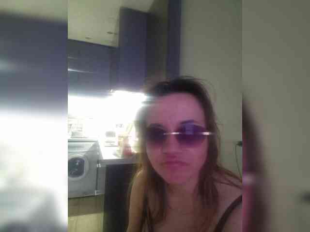 Kira183 webcam