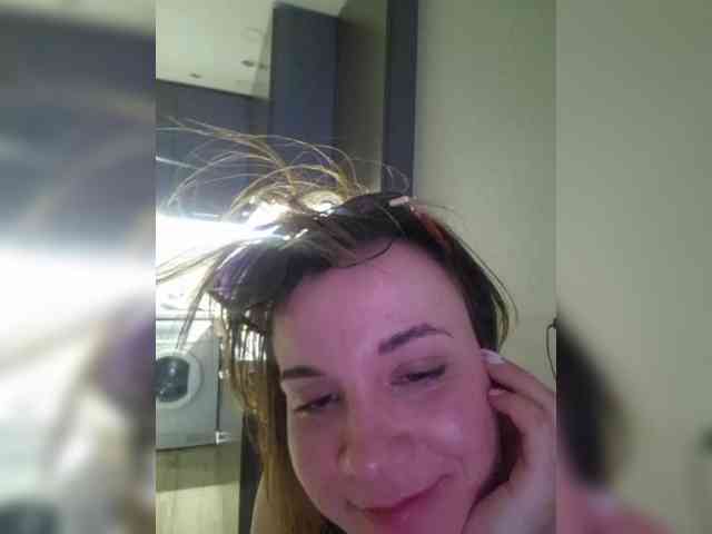 Kira183 webcam