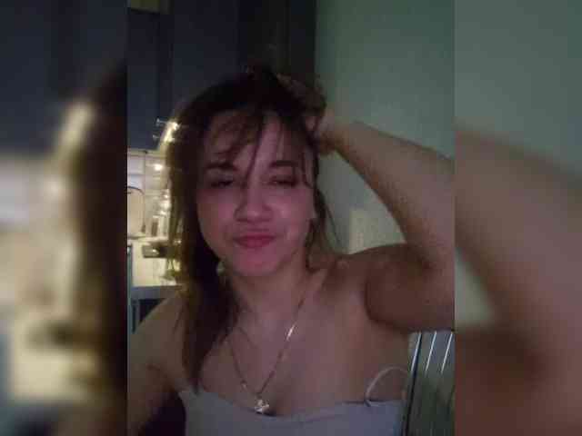 Kira183 webcam
