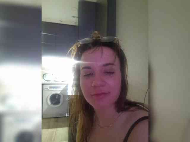 Kira183 webcam