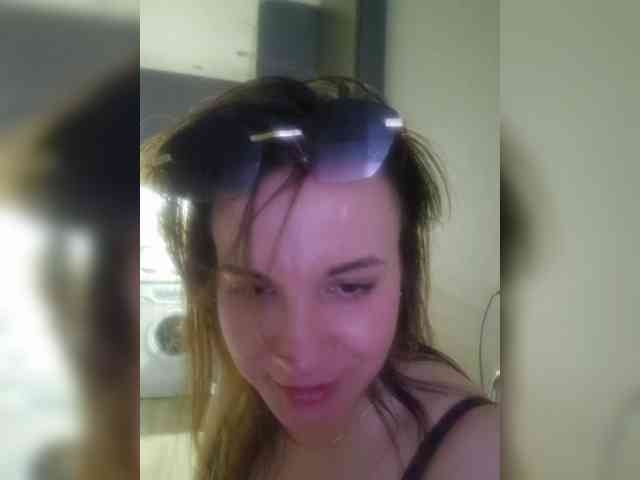 Kira183 webcam