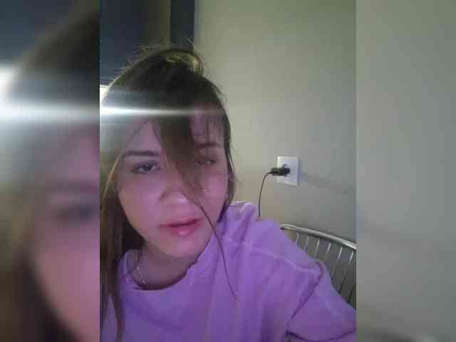 Kira183 webcam