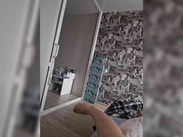 Kira183 webcam