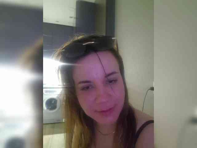 Kira183 webcam