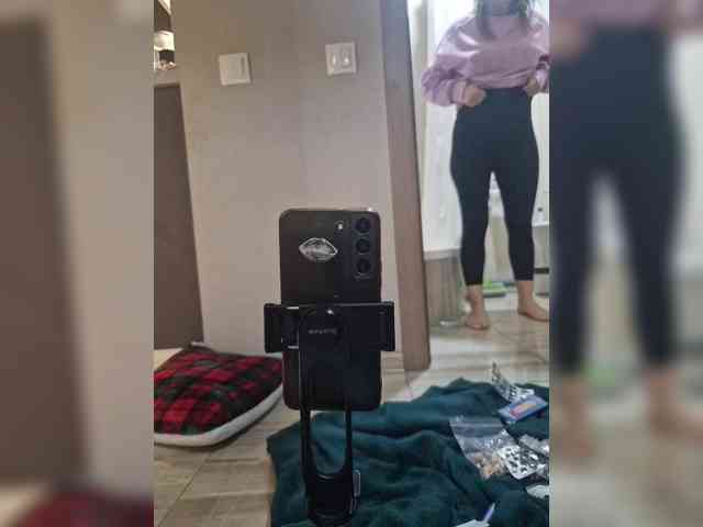 Kira183 webcam