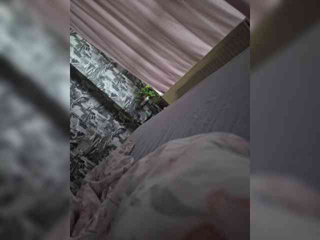 Kira183 webcam