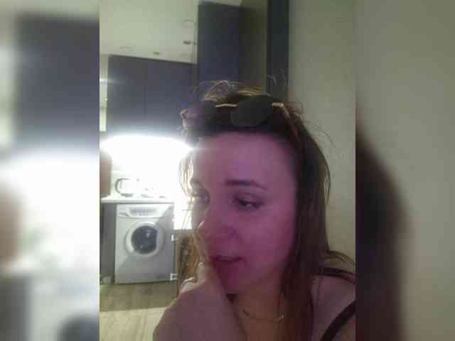 Kira183 webcam