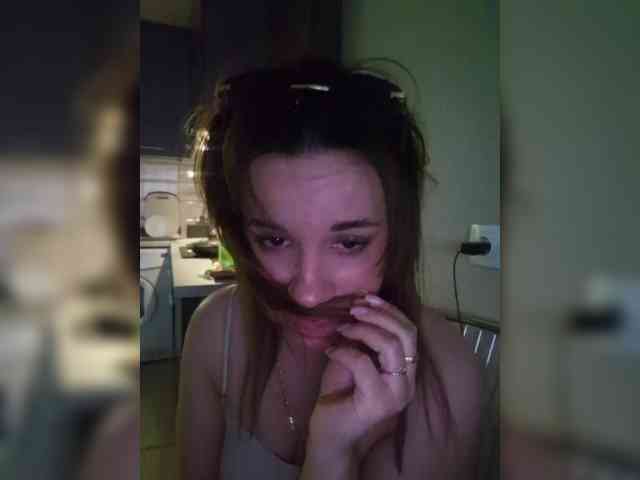 Kira183 webcam