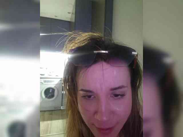Kira183 webcam