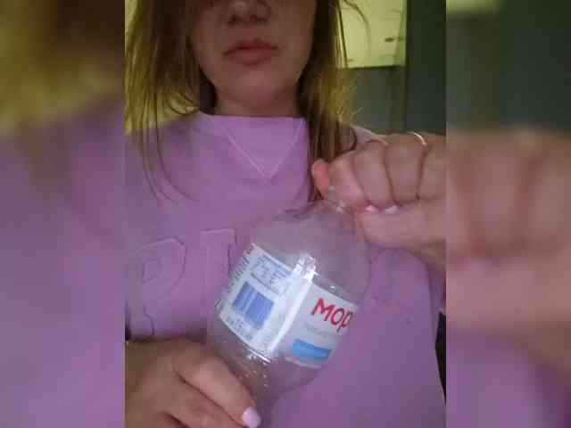 Kira183 webcam
