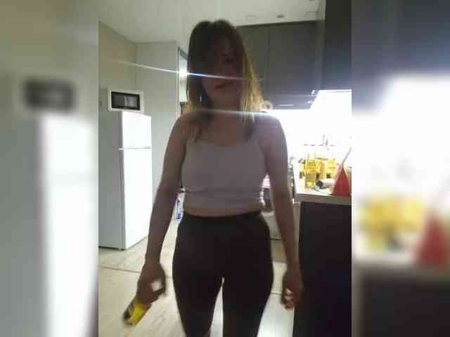 Kira183 webcam