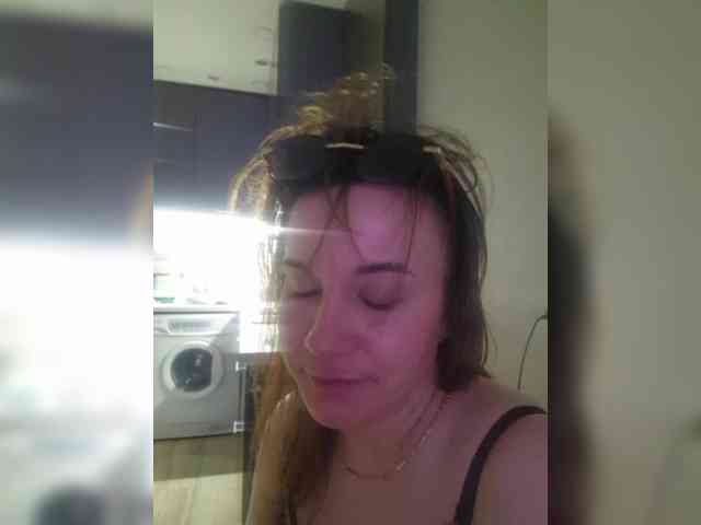 Kira183 webcam