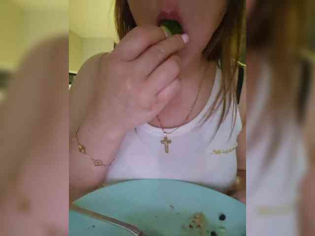 Kira183 webcam