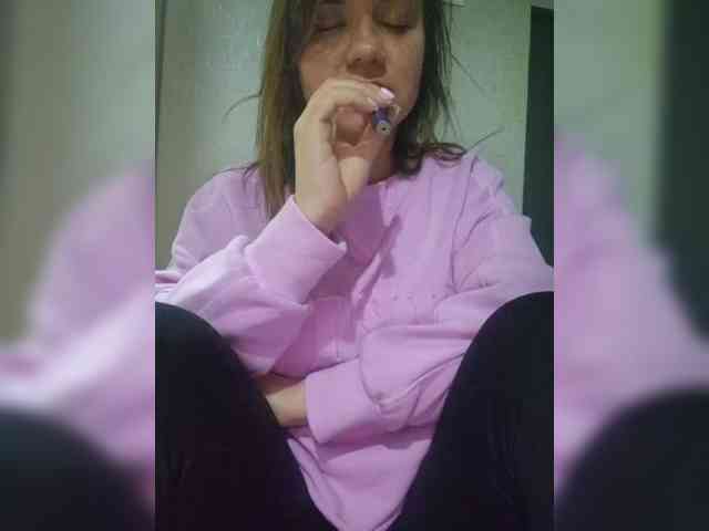 Kira183 webcam