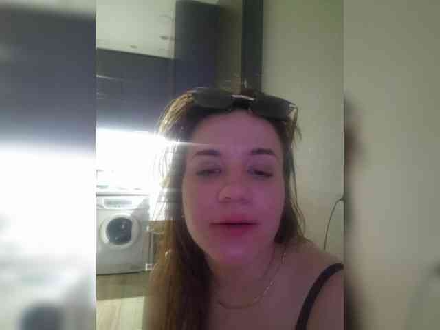 Kira183 webcam
