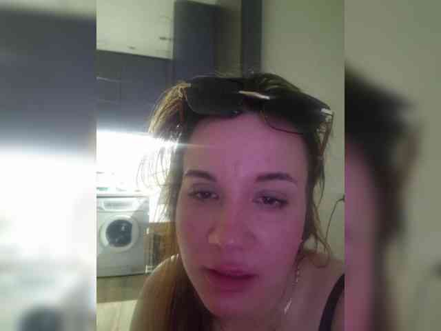 Kira183 webcam