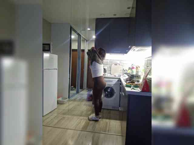 Kira183 webcam