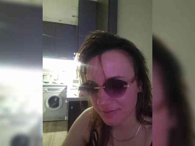 Kira183 webcam