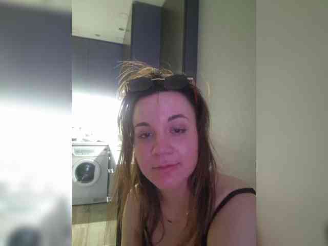 Kira183 webcam