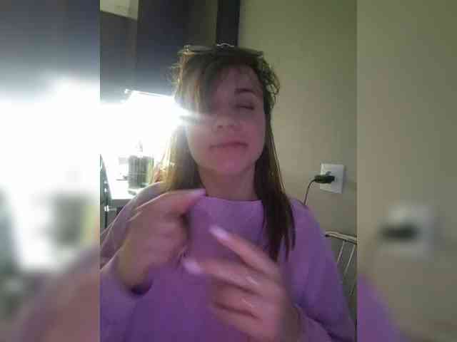 Kira183 webcam