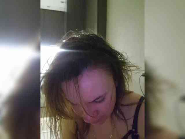 Kira183 webcam