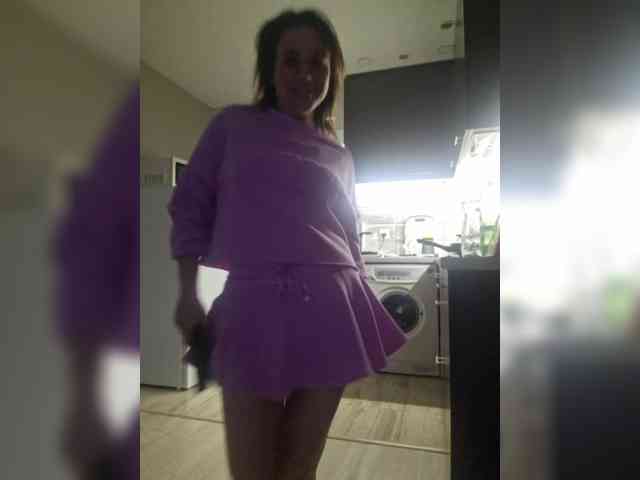 Kira183 webcam