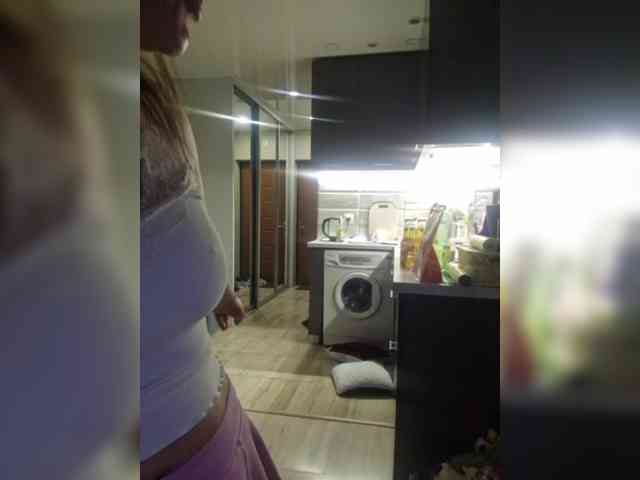 Kira183 webcam