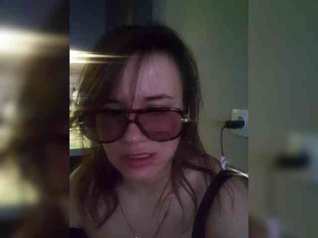 Kira183 webcam