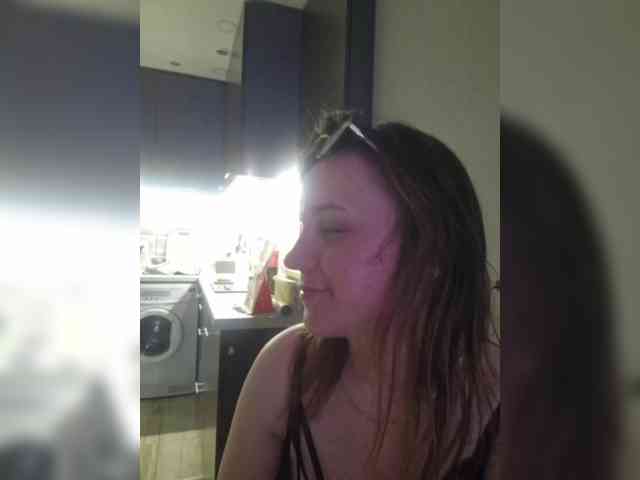Kira183 webcam