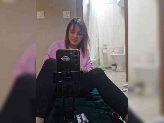 Kira183 webcam