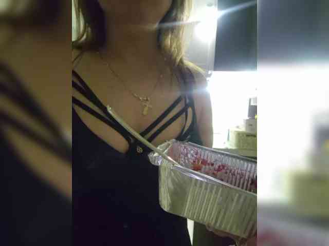Kira183 webcam