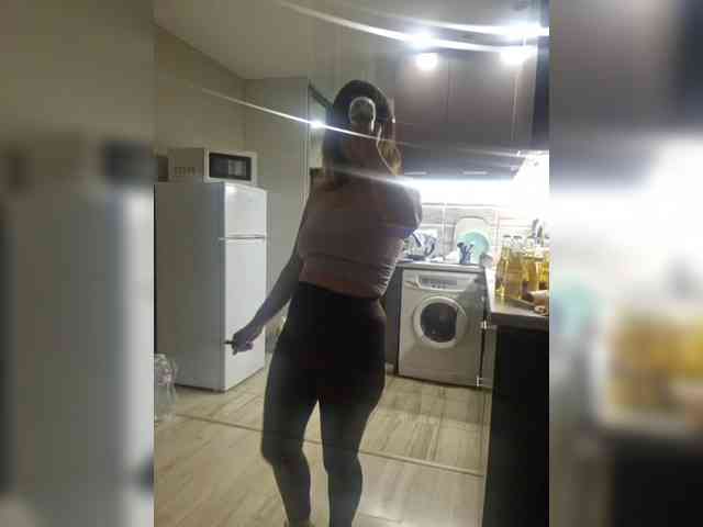 Kira183 webcam