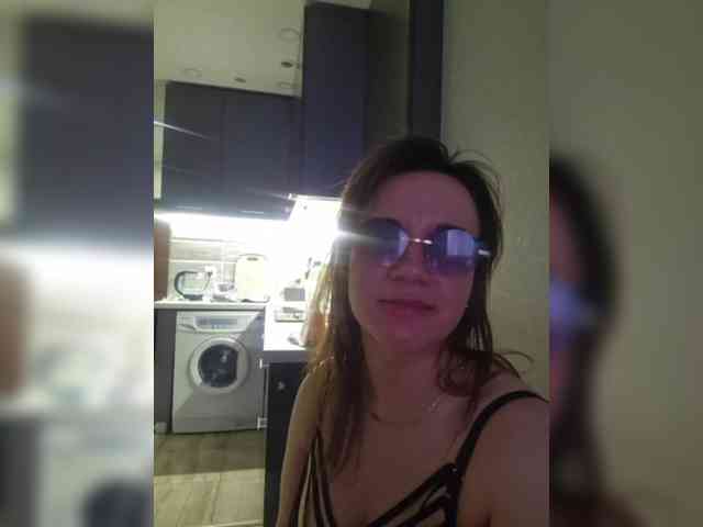 Kira183 webcam