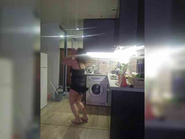 Kira183 webcam