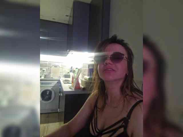 Kira183 webcam