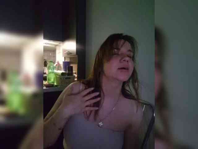 Kira183 webcam