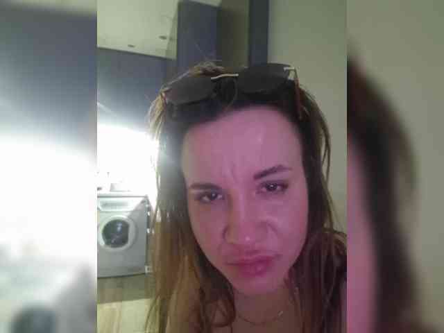 Kira183 webcam