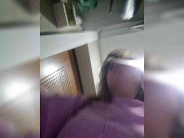 Kira183 webcam