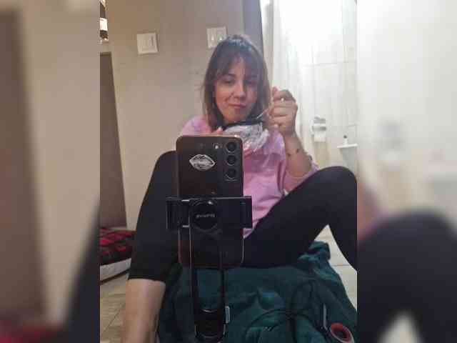Kira183 webcam
