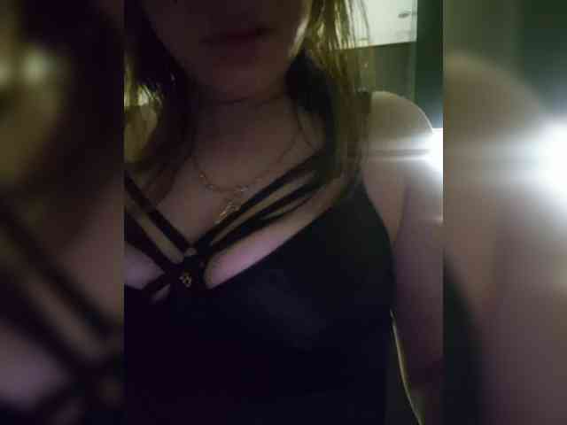 Kira183 webcam